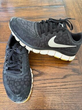 Nike Black Leopard Print Running shoes